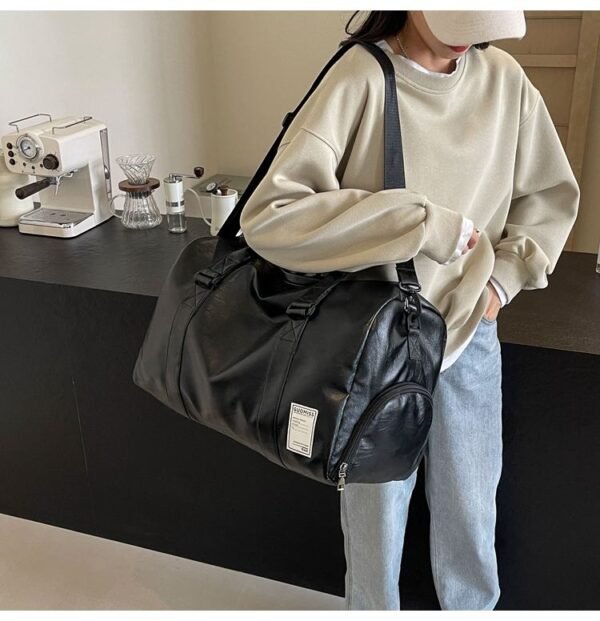 Large-capacity vintage sports bag