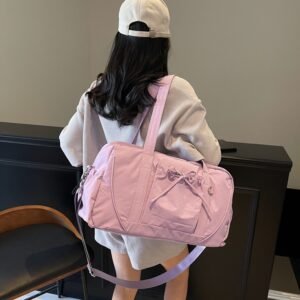 Simple and spacious gym and yoga bag