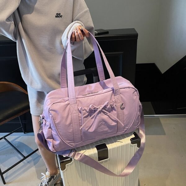 Simple and spacious gym and yoga bag