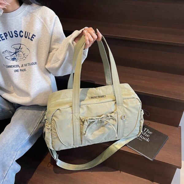 Simple and spacious gym and yoga bag