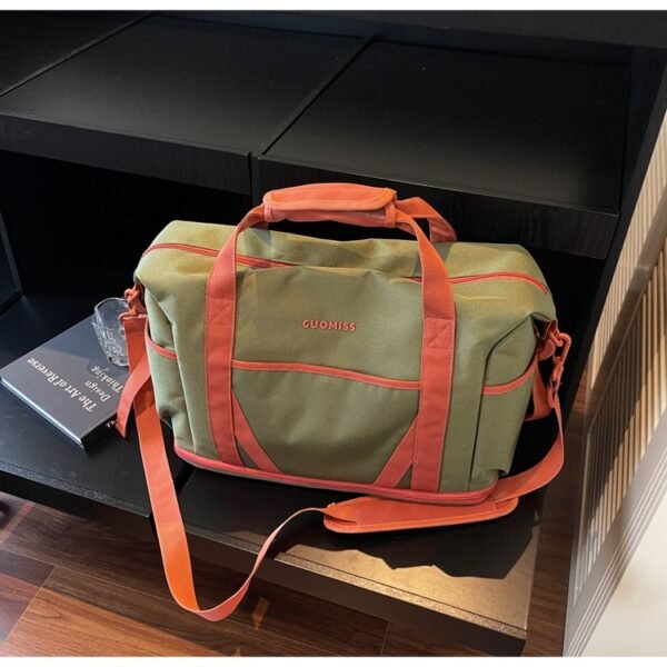 Stylish gym bag with separate compartments for wet and dry items