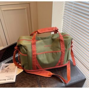 Stylish gym bag with separate compartments for wet and dry items