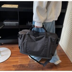 Stylish gym bag with separate compartments for wet and dry items