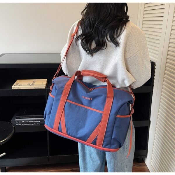 Stylish gym bag with separate compartments for wet and dry items