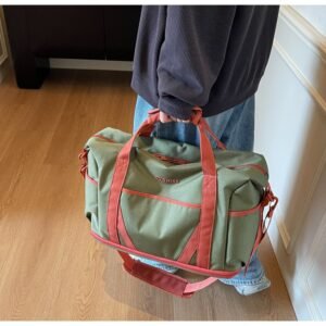 Stylish gym bag with separate compartments for wet and dry items