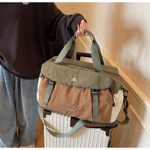 Lightweight, breathable, expandable, and multi-functional fitness bag