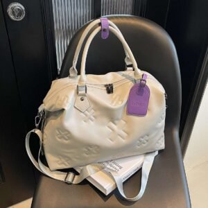 Large capacity, lightweight, durable zippered tote bag