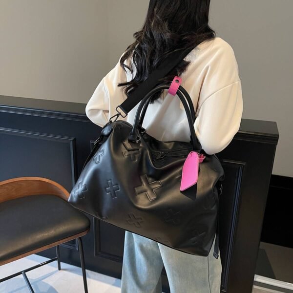 Large capacity, lightweight, durable zippered tote bag