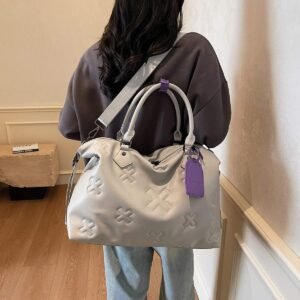 Large capacity, lightweight, durable zippered tote bag