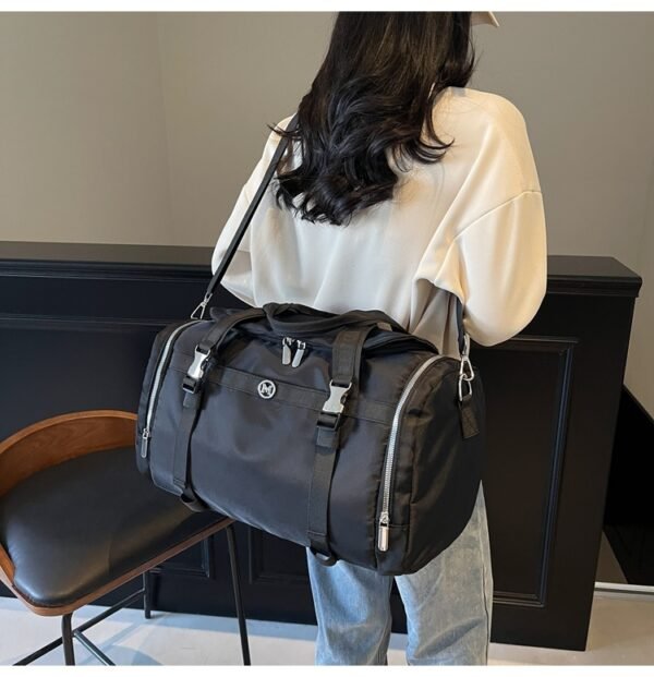 Large-capacity nylon yoga and sports single-shoulder tote bag