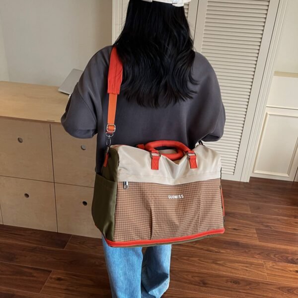 Large-capacity, expandable, color-blocked tote bag