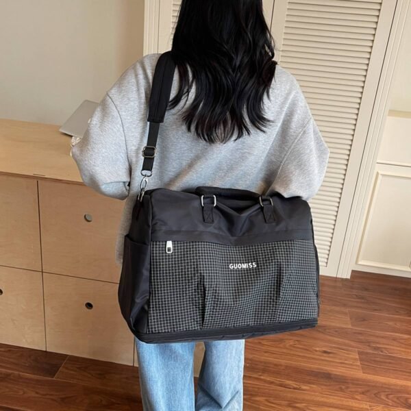 Large-capacity, expandable, color-blocked tote bag