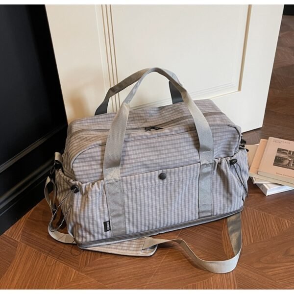 Large-capacity, expandable, portable fitness storage bag