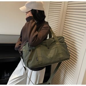 Large-capacity, expandable, portable fitness storage bag