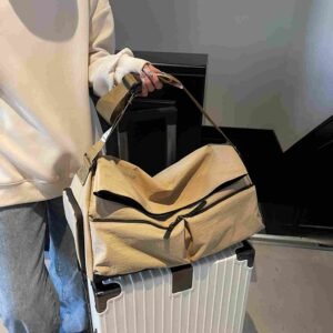 Large-capacity gym bag with separate compartments for wet and dry items